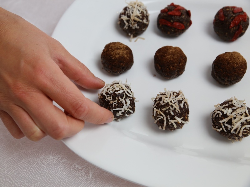 Cacao balls hand plate