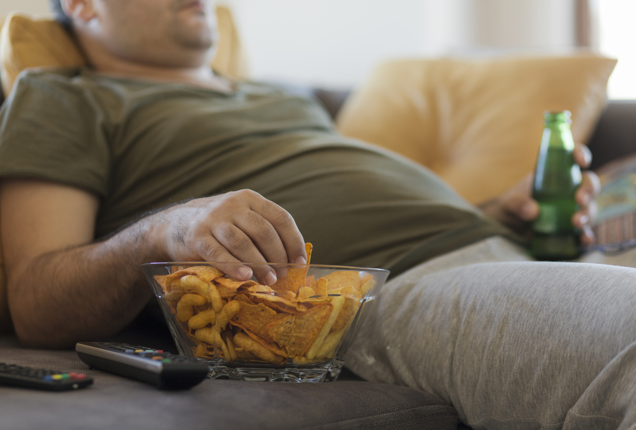 JUNK Drink and some snack atching TV 954811920 1248x844 1