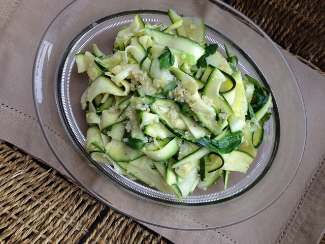 Raw Zucchini lemon salad lndspe