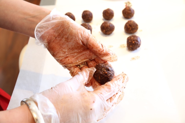 Cacao balls rolling single