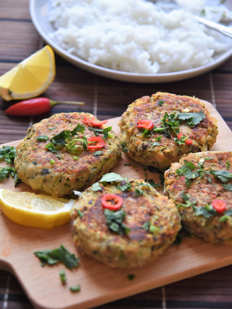 Easy Thai salmon cakes - Catherine Saxelby's Foodwatch