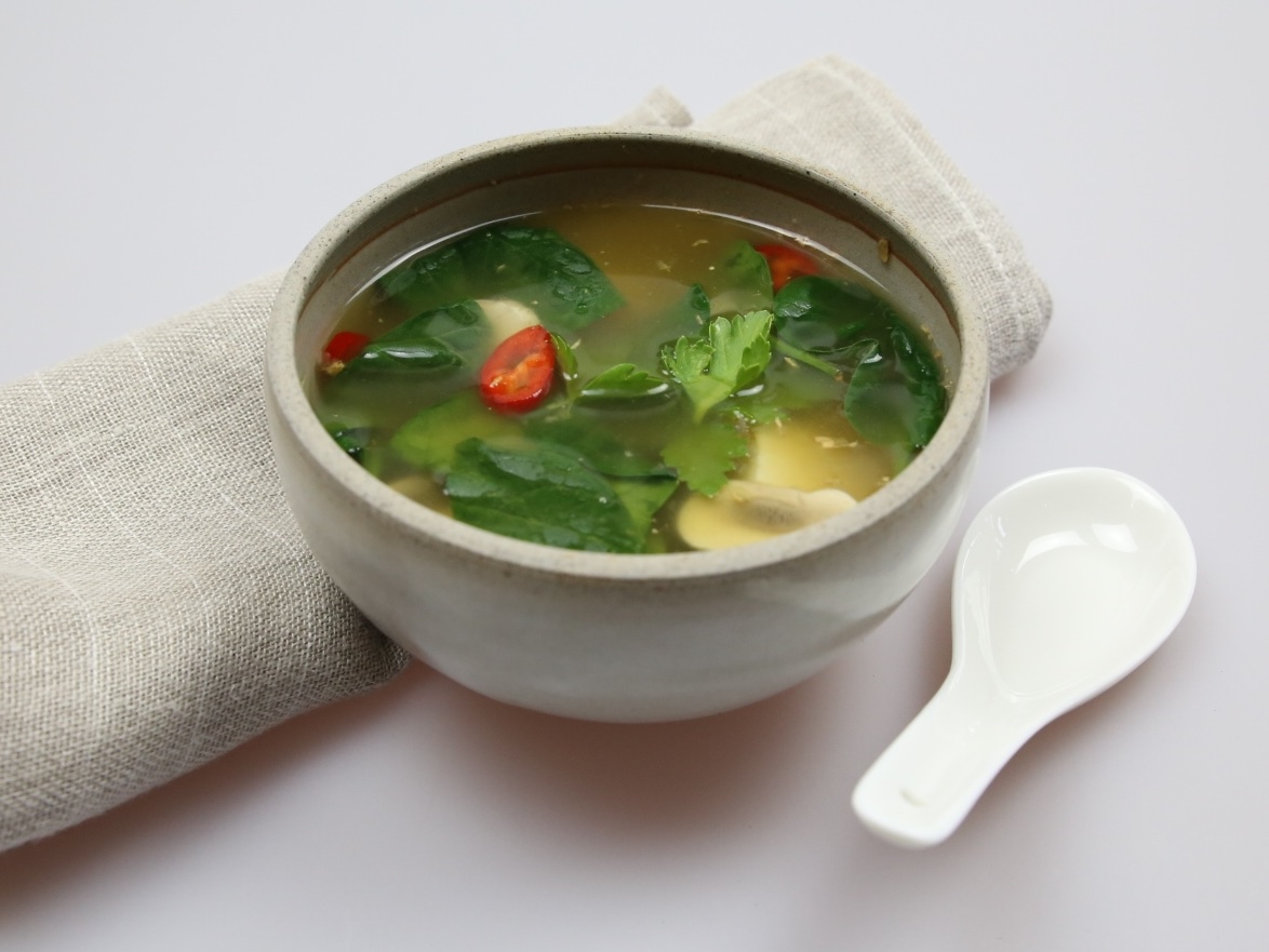 Clear Spinach Soup With Tofu Catherine Saxelby S Foodwatch